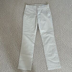 Gap men’s straight leg khakis. Size 28 waist/ 30 length. New without tags